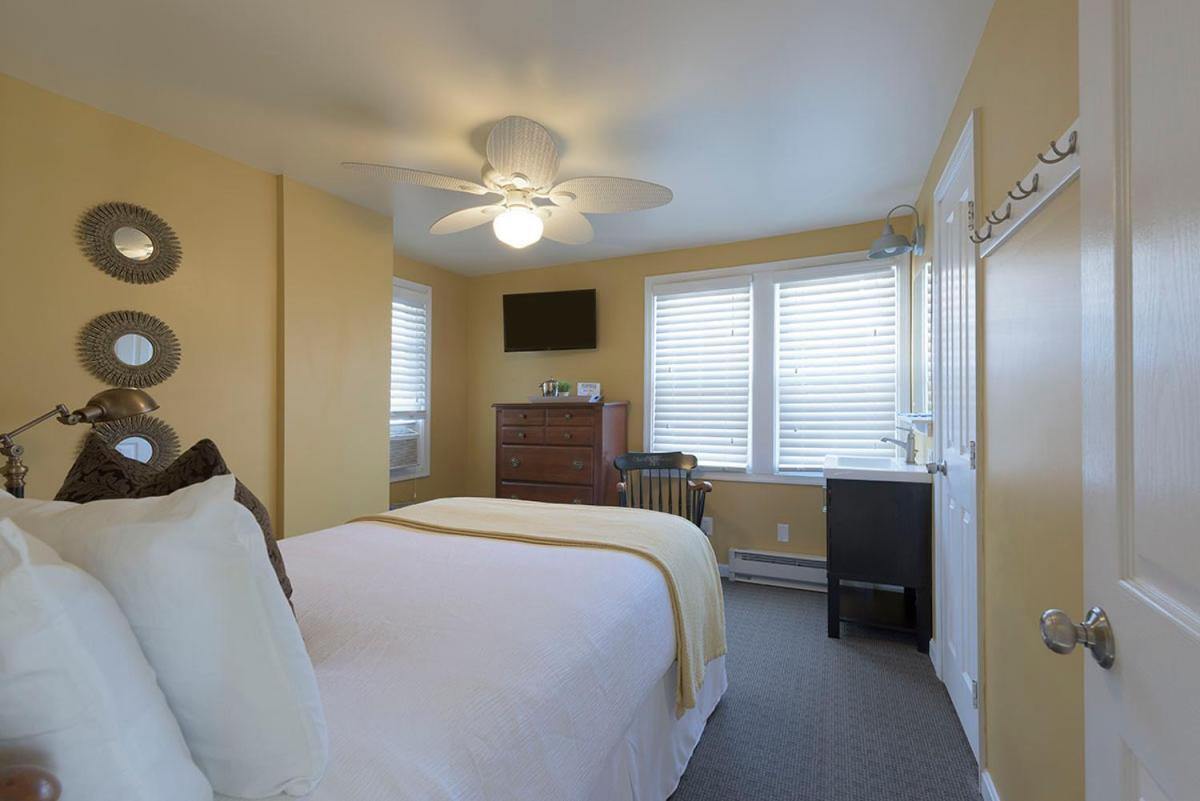 Rehoboth Guest House (Adults Only) Рехобот Бич Экстерьер фото